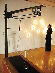 タムラサトル　〈30 の白熱灯のための接点 #2〉2011　ミクストメディア 